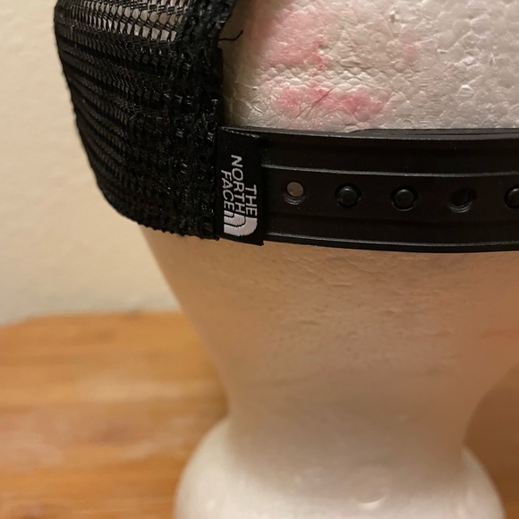 The North Face‎ base camp hat - Picture 4 of 6